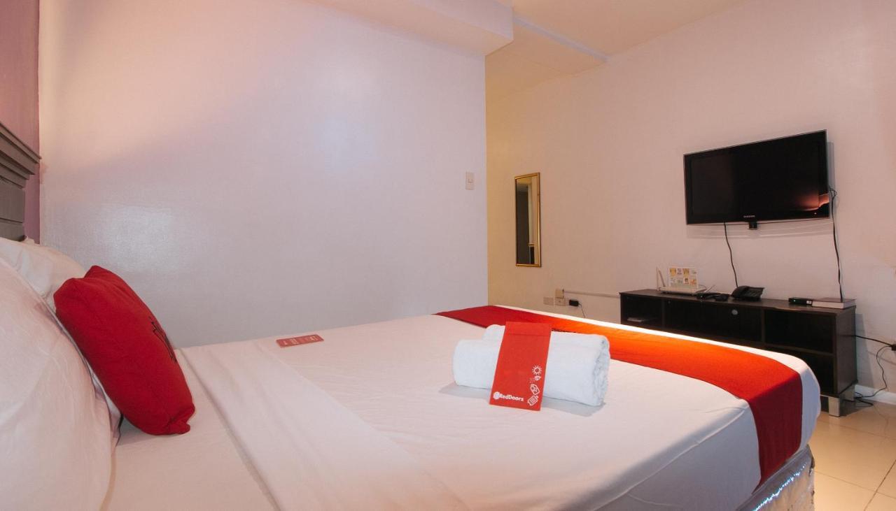 Reddoorz @ Melbourne Suites Makati Manila Exterior photo