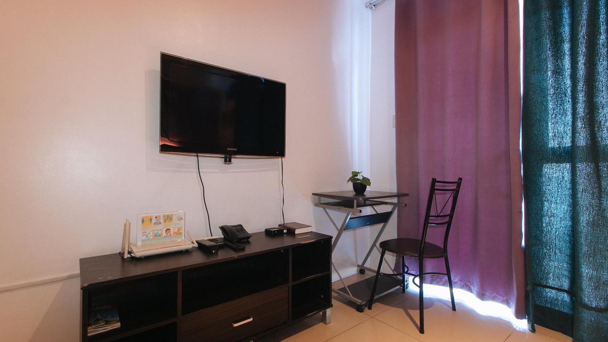 Reddoorz @ Melbourne Suites Makati Makati City Exterior photo