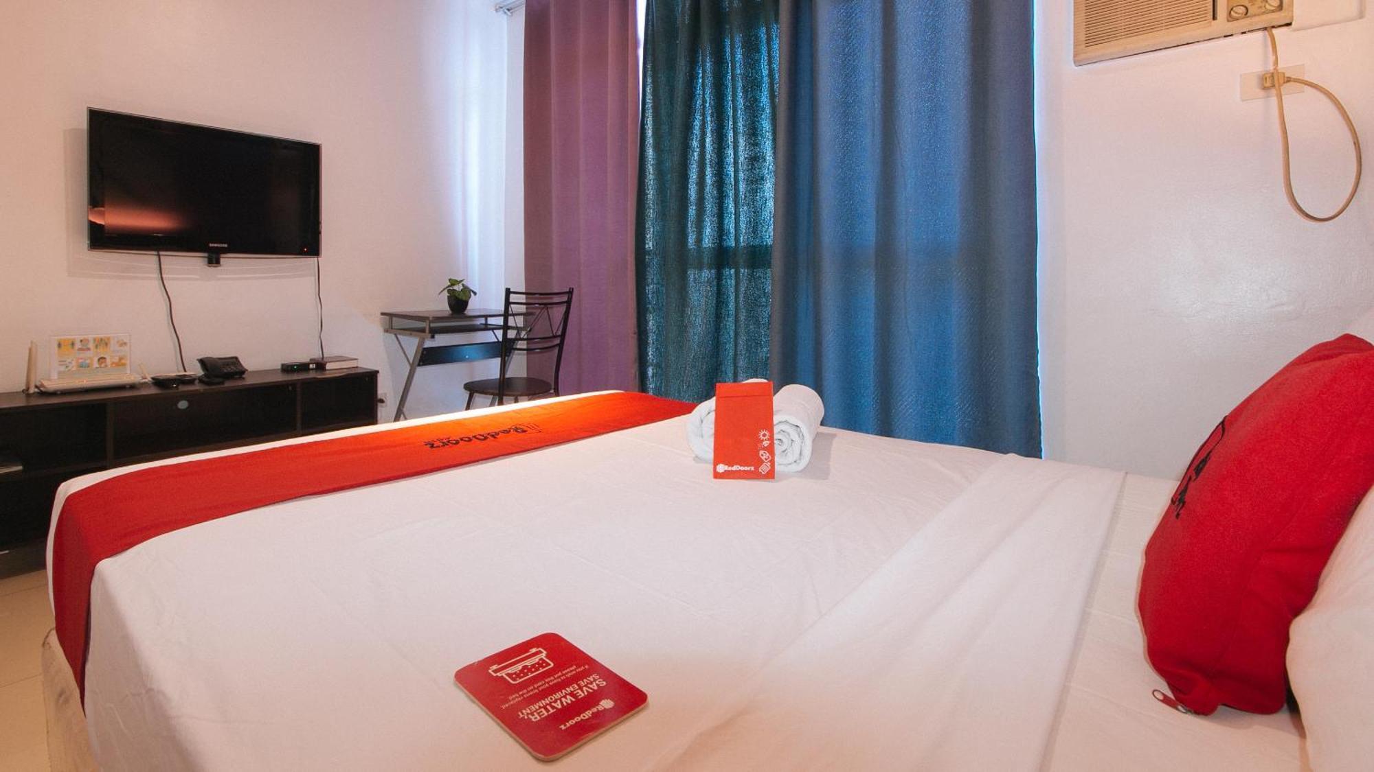 Reddoorz @ Melbourne Suites Makati Makati City Exterior photo