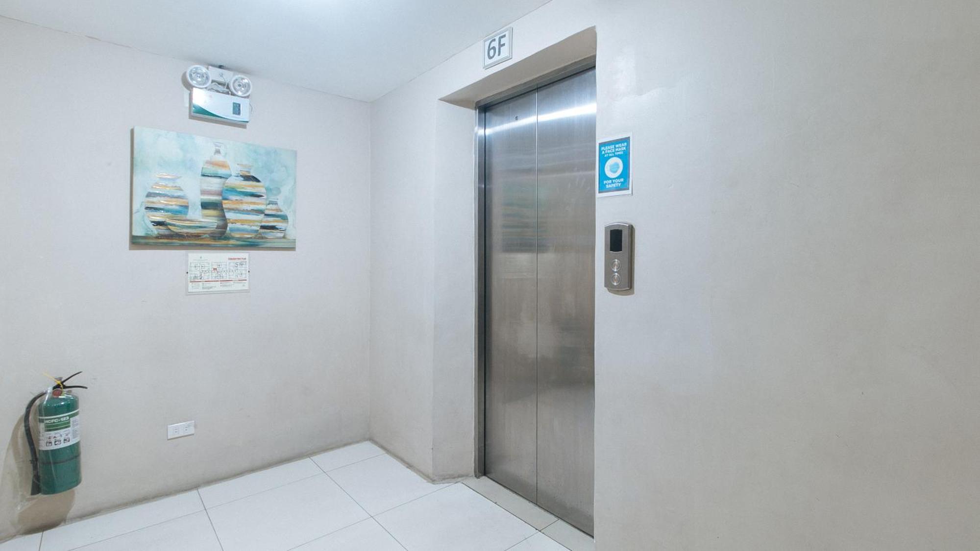 Reddoorz @ Melbourne Suites Makati Makati City Exterior photo