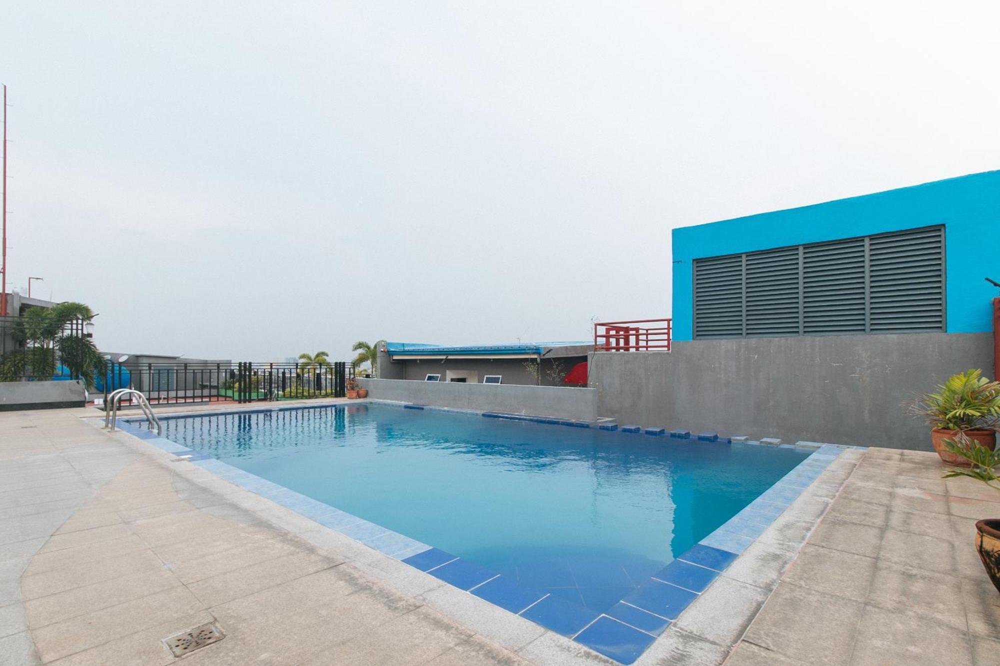 Reddoorz @ Melbourne Suites Makati Makati City Exterior photo